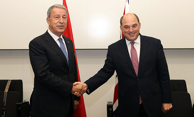 Bakan Akar'dan Brüksel'de kritik temaslar