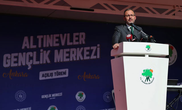 Bakan Kasapoğlu Altınevler Gençlik Merkezi'nin açılışını yaptı 