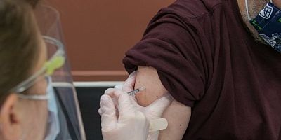 Bakan Koca açıkladı: Aşılamaya iki grup dahil edildi