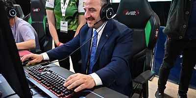 Bakan Varank ödülleri ikiye katladı