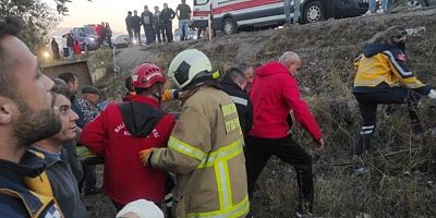 Balıkesir'de otomobil ile traktör çarpıştı: 1 ölü, 5 yaralı