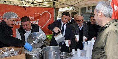 Başkan Aydın'dan vatandaşlara çorba ikramı