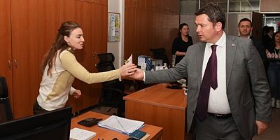 Başkan Aydın mesai arkadaşlarının Kadınlar Günü'nü kutladı