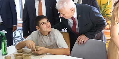 Başkan Bozbey, çocukların ilk ders zili heyecanına ortak oldu