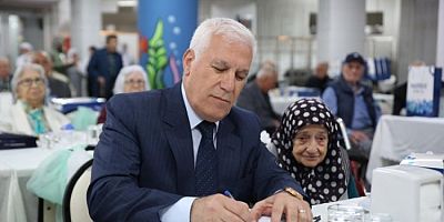 Başkan Bozbey'den Huzurevi'ne bayram ziyareti