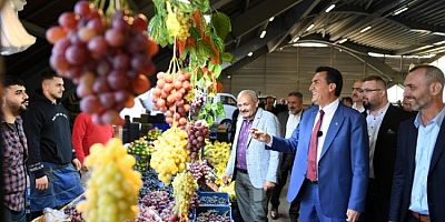 Başkan Dündar, pazarcı esnafının yanında