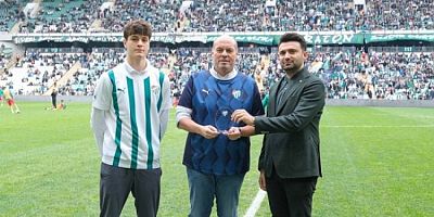 Başkan Enes Çelik'ten Levent Kızıl'a teşekkür plaketi