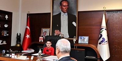 Başkan Erdem koltuğu Yusuf Gündoğdu'ya devretti