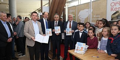 Başkan Erkan Aydın Bursa 23. Kitap Fuarı’nda çocuk yazarlarla buluştu