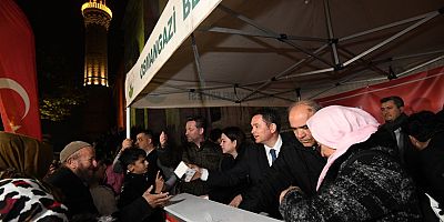 Başkan Erkan Aydın’dan Kandil Simidi İkramı