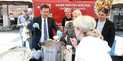 Başkan Erkan Aydın’dan vatandaşlara aşure ikramı