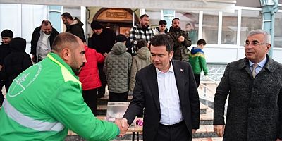 Başkan Erkan Aydın vatandaşlarla bayramlaştı