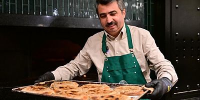 Başkan Yılmaz, önce pişirdi sonra ikram etti