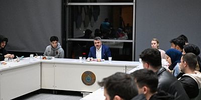 Başkan Yılmaz sahurda gençleri ağırladı