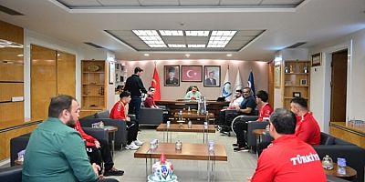 Başkan Yılmaz şampiyonları ağırladı