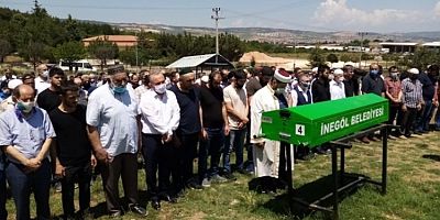 Bir babanın en acı günü... Bursa'da 2 kızını aynı anda toprağa verdi