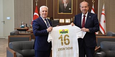 Bozbey'den KKTC liderine Bursaspor hediyesi!