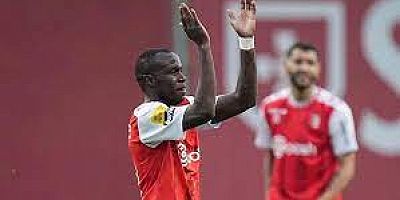 Bruma şaşırtmaya devam ediyor! Ligin en iyisi seçildi