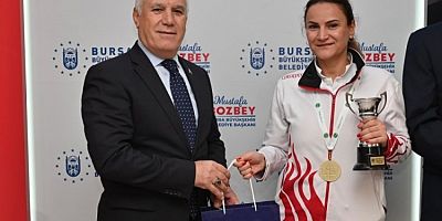 Bursa Belediye Başkanı Bozbey, dünya şampiyonu Dilek Yavaş'ı ağırladı