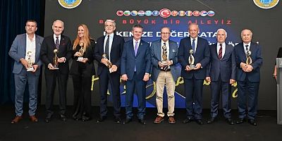 Bursa Büyükşehir Belediye Başkanı Bozbey’e RUMELİSİAD’tan ödül