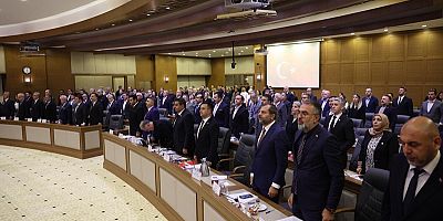 Bursa Büyükşehir Belediye Meclisi'nden şehitlere saygı duruşu