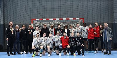 Bursa Büyükşehir Belediyespor şampiyonluğa koşuyor
