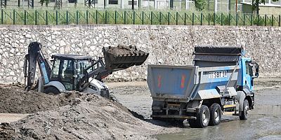 Bursa Büyükşehir’den Hüdavendigar'da dere temizliği