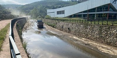 Bursa Büyükşehir'den Mandıras Deresi'nde yaz temizliği
