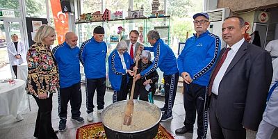 Bursa Büyükşehir’den yaşlılara ‘moral’ günü