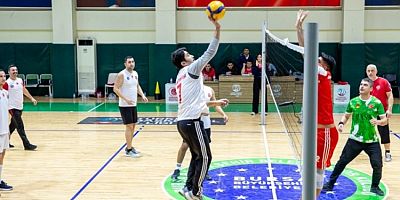 Bursa Büyükşehir İtfaiyesi'nin turnuvasında kardeşlik kazandı