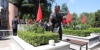 Bursa’da 15 Temmuz programı şehitler anması ile başladı