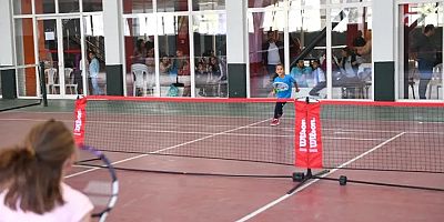 Bursa'da 29 Ekim Cumhuriyet Kupasında kazanan raketler belli oldu