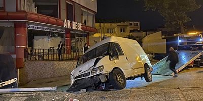 Bursa'da 5 araç birbirine girdi: 4 yaralı