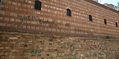 Bursa'da 630 yıllık külliyeyi resim defterine çevirdiler