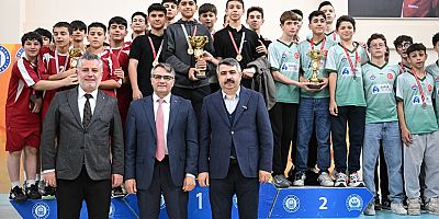 Bursa'da 77 okuldan binlerce öğrenci sporla buluştu