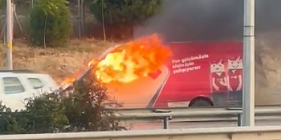 Bursa'da araç alev topuna döndü!