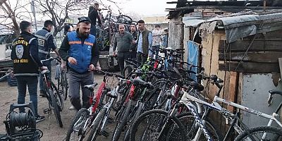 Bursa'da bisiklet hırsızları tutuklandı! Biri çalıp diğer satıyordu