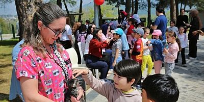 Bursa'da çocuklara hayvan sevgisi aşılandı