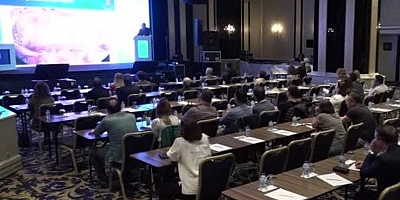 Bursa'da doktorlar böbrek nakli ameliyatını canlı olarak izledi