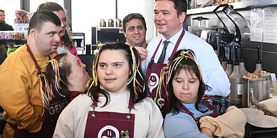 Bursa'da down sendromlu bireyler bir günlüğüne kafe işletti