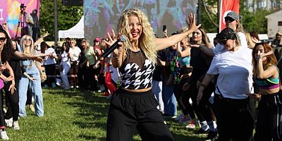 Bursa'da 'Dünya Dans Günü'nü zumba yaparak kutladılar