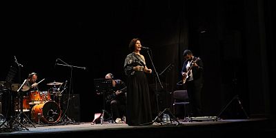 Bursa’da Feryal Öney ile türkü dolu gece