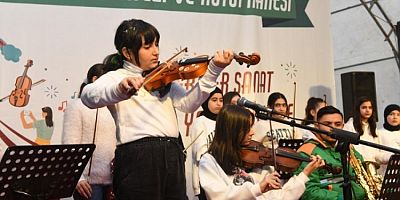 Bursa'da Gençlik Orkestrası ve Korosu'ndan öğrencilere tatil konseri