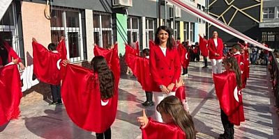 Bursa'da göçmen Öğrencilerin 29 Ekim Cumhuriyet Bayramı Kutlaması