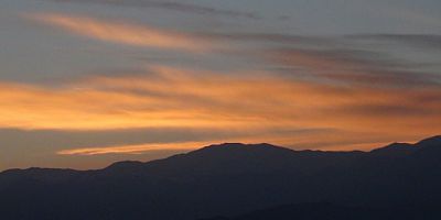 Bursa'da gökyüzü kızıla boyandı