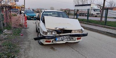 Bursa'da iki otomobil kafa kafaya çarpıştı: 7 yaralı