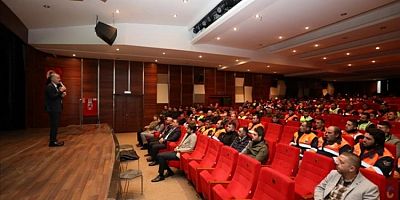 Bursa'da İnegöl Belediyesi temizlik işleri personeline yalın temelleri eğitimi verdi