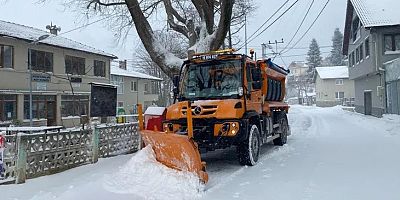Bursa'da karla kapanan yollara anında müdahale 