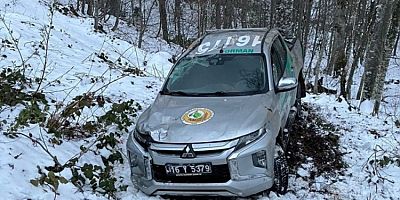 Bursa'da kontrolden çıkan kamyonet şarampole yuvarlandı: 5 kişi yaralandı