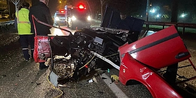 Bursa'da korkunç kaza! Otomobil ikiye bölündü, sürücü hayatını kaybetti